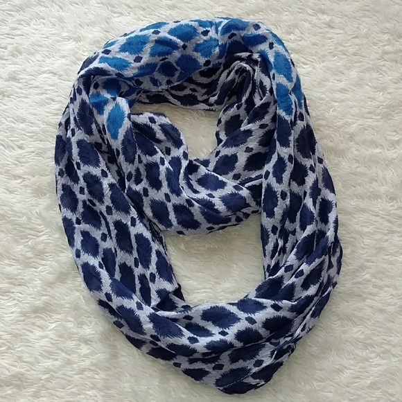 Set of 2 blue fashion scarves - Like new! - Picture 2 of 6